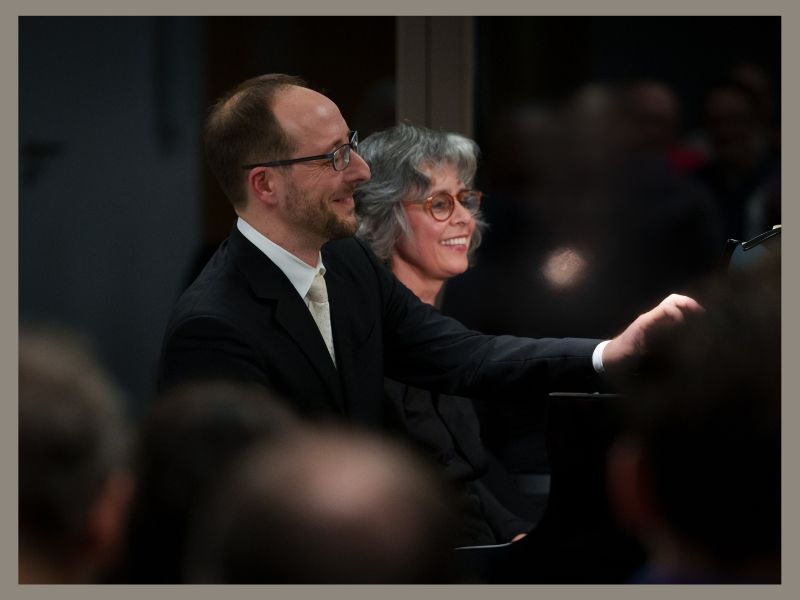 Diverse Künstler von Abendbier zum Klavier sind auf einer Bildcollage zu sehen