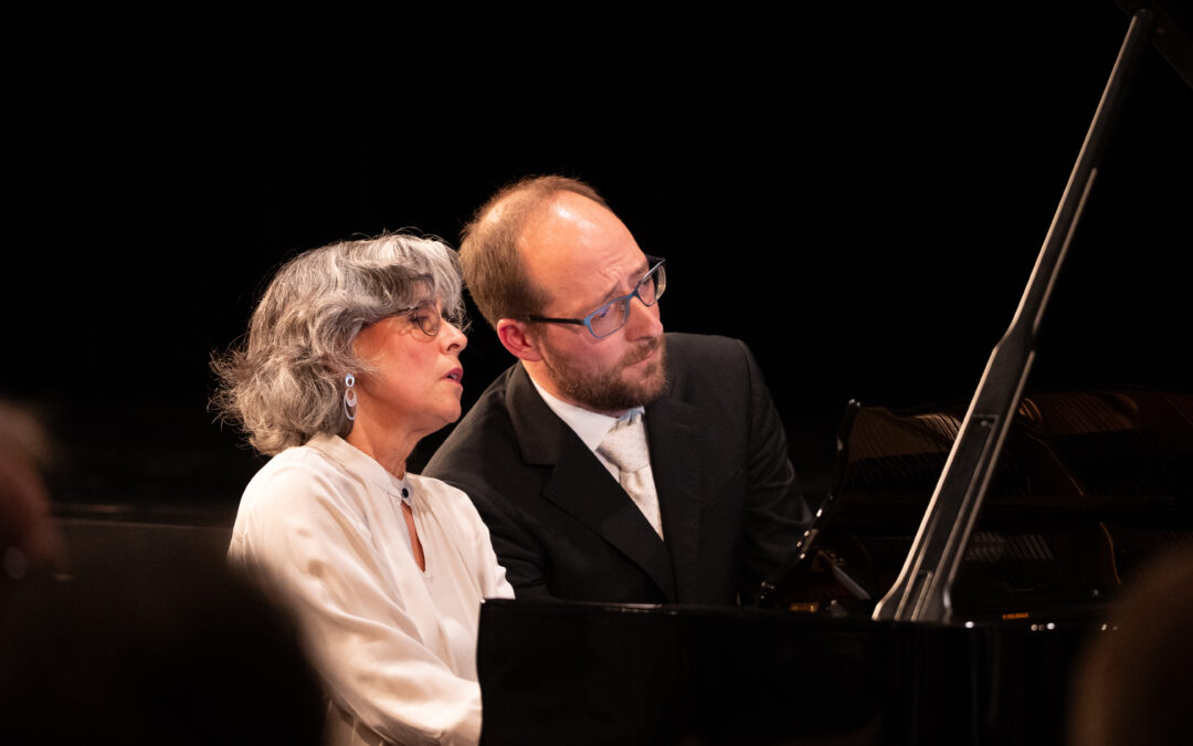 Klavierduo Rosenfeld Heilmann in die Musik versunken